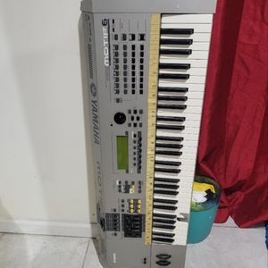 Yamaha motif 6 keyboard workstation